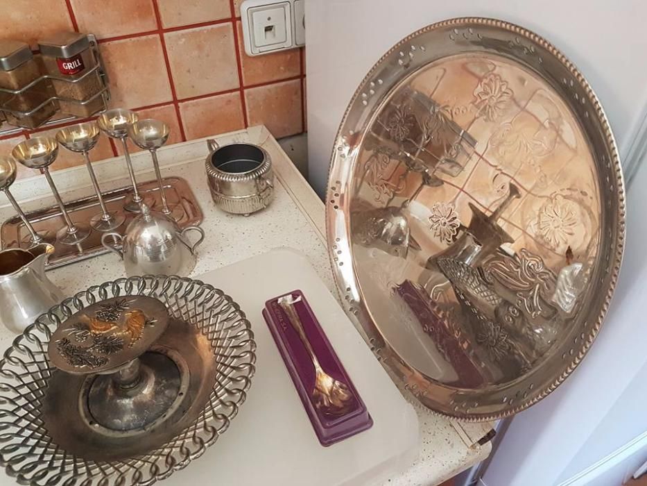 Srebrne dzbanek cukiernica kieliszki itp