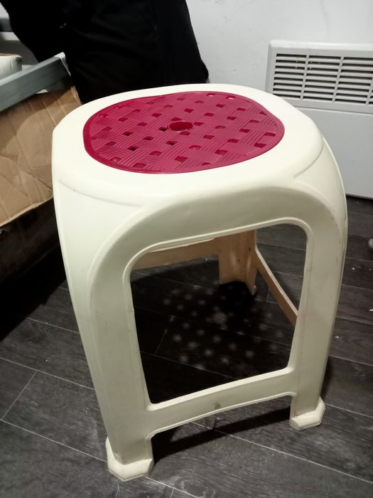 Стул пластиковый