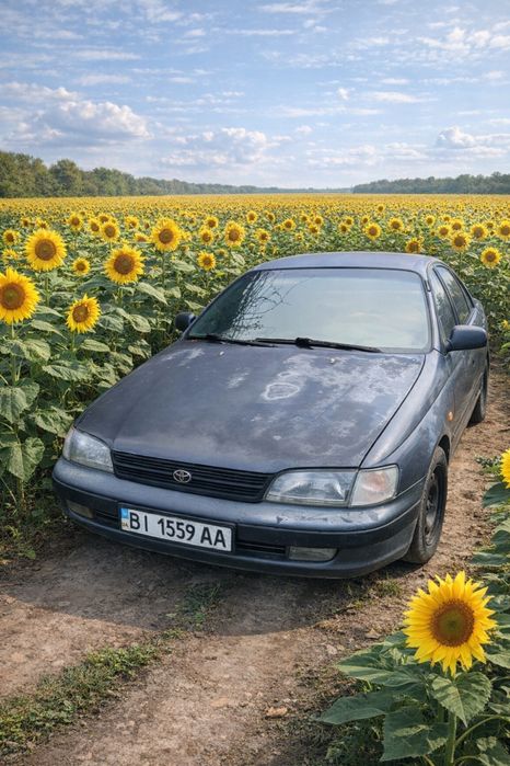 Легкове авто Тайота  Каріна