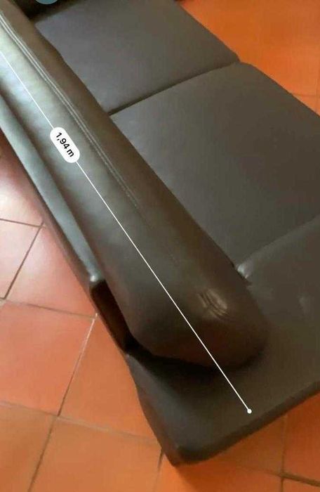 Sofá 3 Lugares + Poltrona em Pele Preta – Excelente Estado