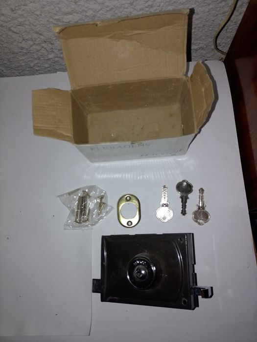 Fechadura NOVA  com 3 chaves 12 CM