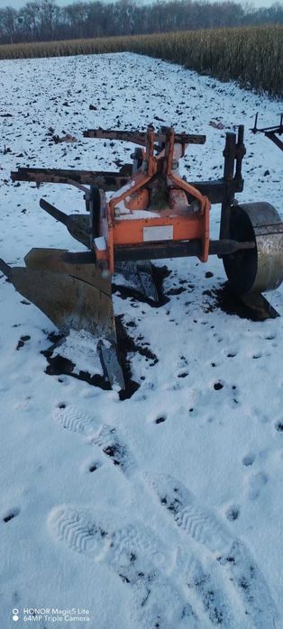 Плуг 3-х корпусний