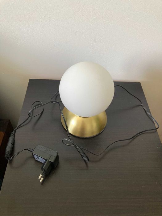 Candeeiro de mesa tátil redondo