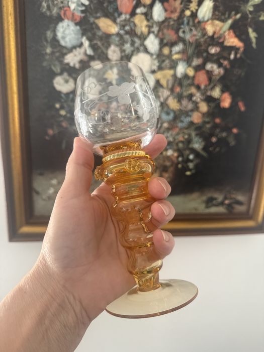 Kryształowe stare piękne duże kieliszki