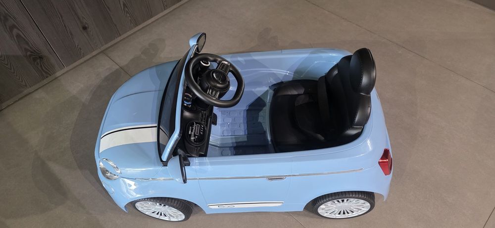 Vende se um carro para crianças, fiat 500