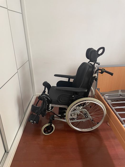 Cadeira de Rodas Eléctrica Invacare Clemátis 44 de 2020