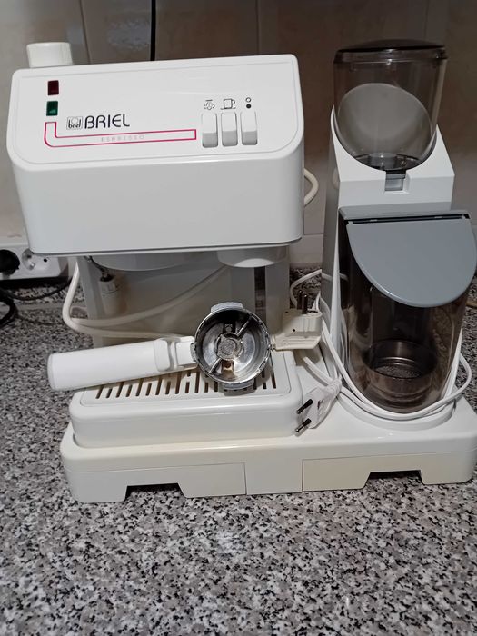 Coffee machine with grinder64282585899649121