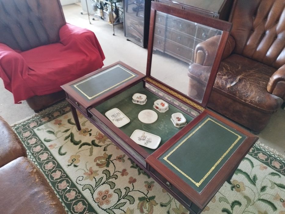 Mesa de centro em muito bom estado como novo