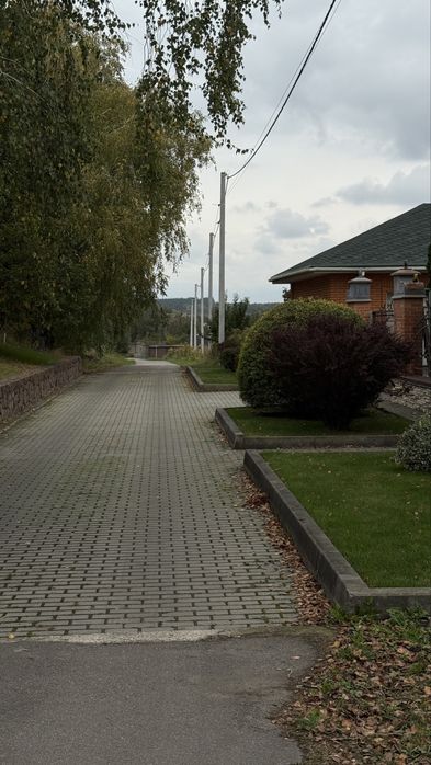 Продам Земельну Ділянку 15 соток в Закритому Містечку з Озером