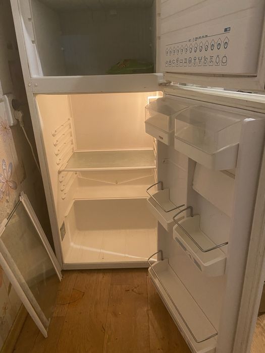 Продам холодильник самомвывоз!срочно!