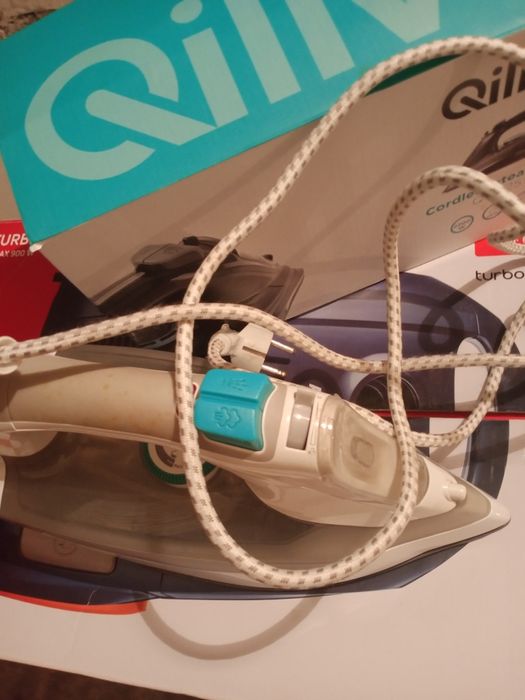 Sprawne duże żelazko.