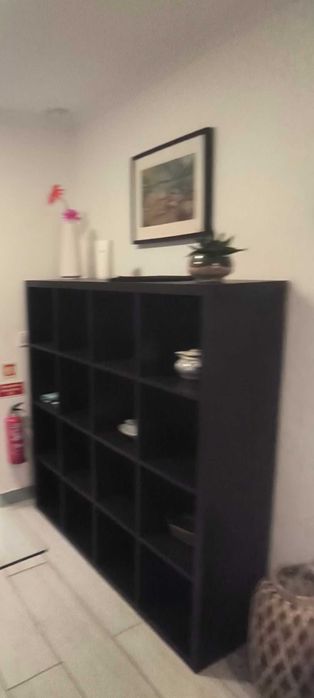 Duas estantes (boas condições)