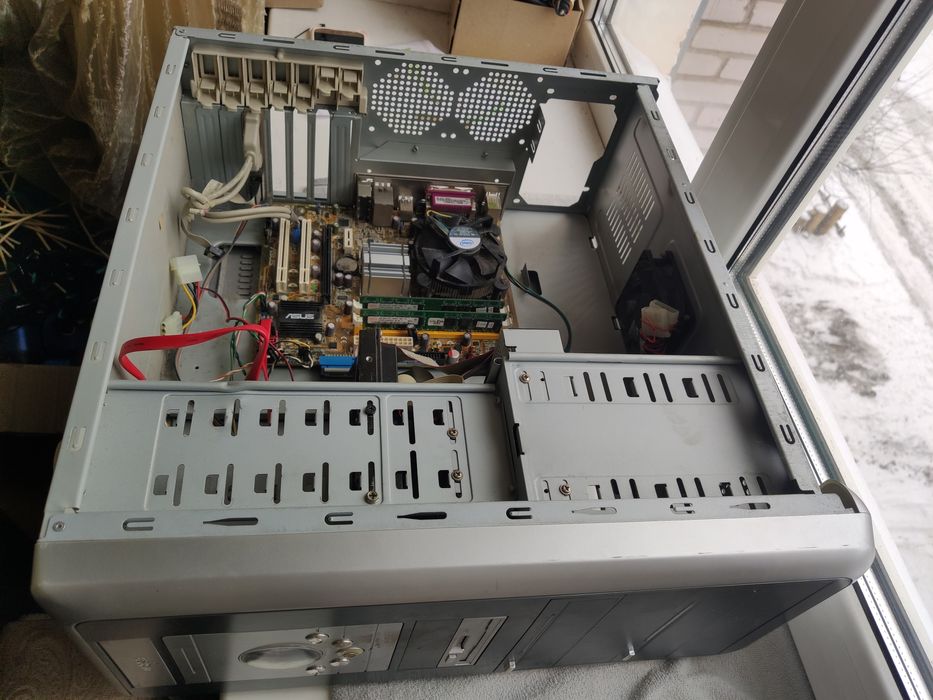 Материнська плата.