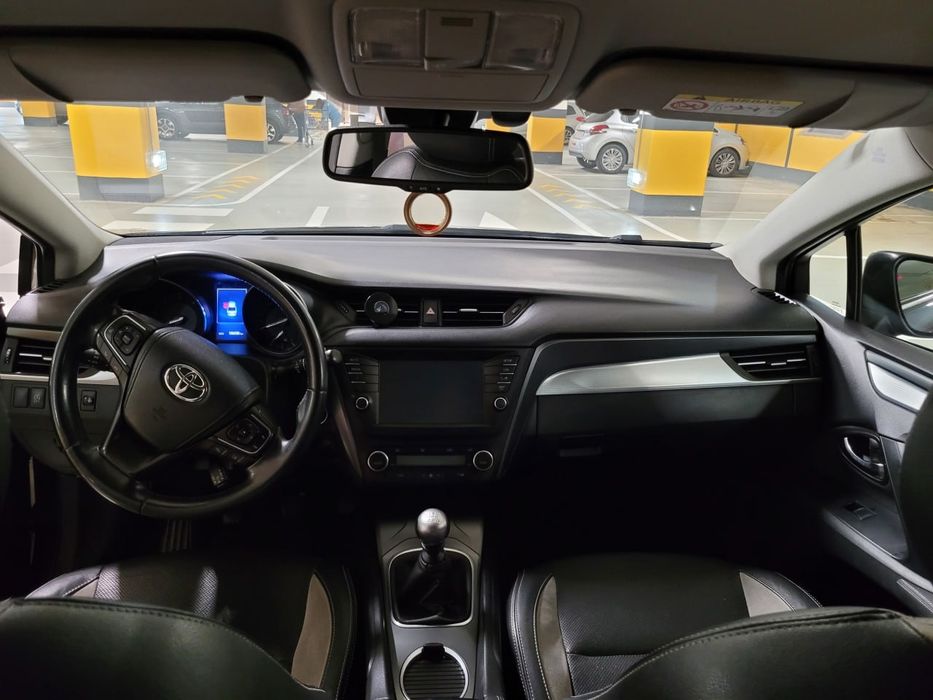 TOYOTA AVENSIS Nacional ano 2016