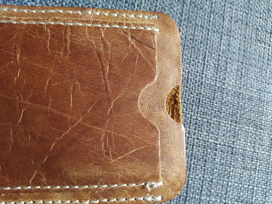 Carteira em pele