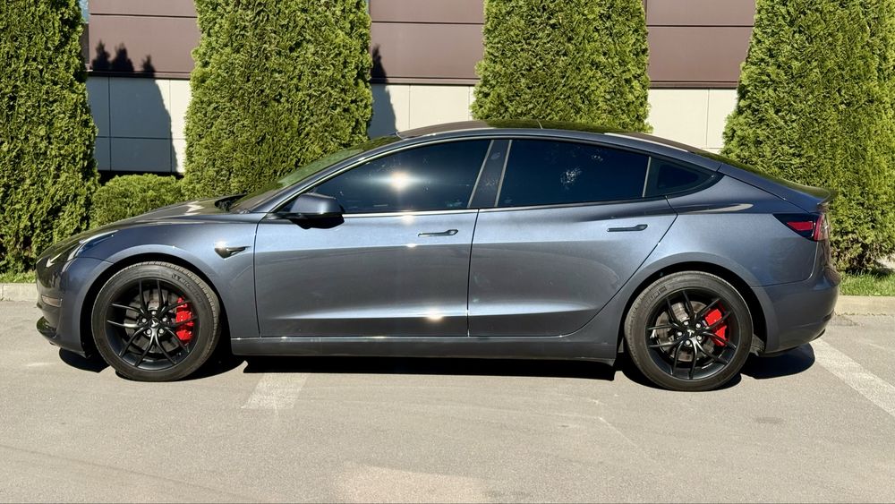 Продам Tesla Model 3