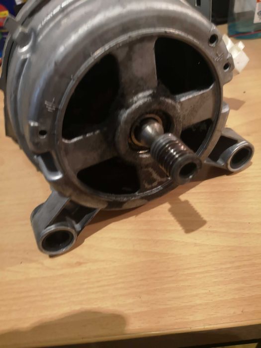 silnik whirlpool AWG 334-800