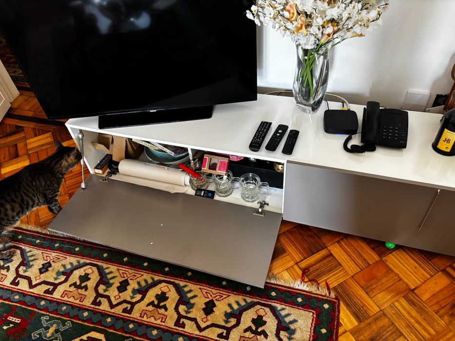 Móvel de Sala Nórdico Branco/Cinza – Compacto & Moderno
