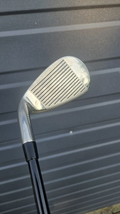 Kij golfowy iron P piching wedge nowy prawy.