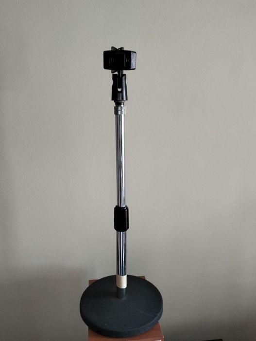Tripé de mesa para microfone.