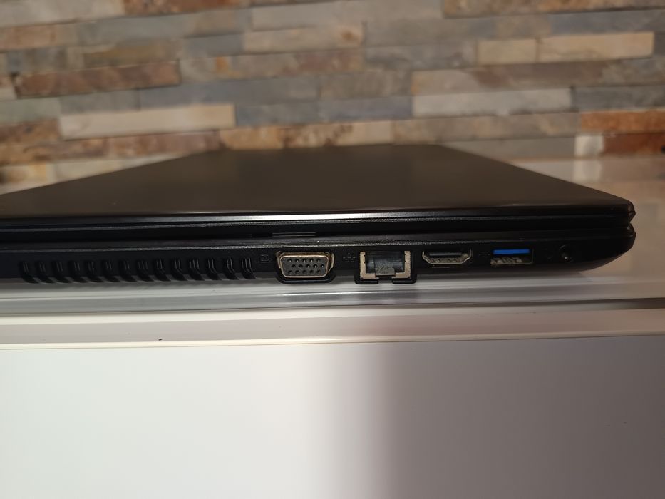 Portátil Acer / Gráfica 1GB / 8GB RAM / SSD 120GB