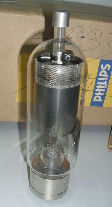 Válvula eletrónica, "Philips 4B32", peça muito antiga