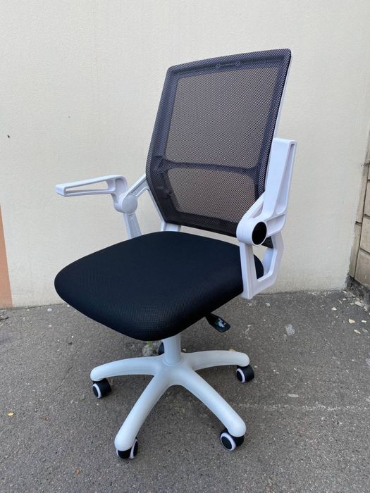 Распродаем офисную мебель