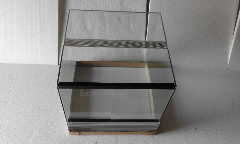 Terrarium 40x40x40. Producent