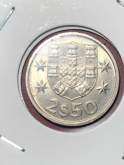 21 moedas de 2,5 escudos todas diferentes em Cuproniquel e em alvéolos