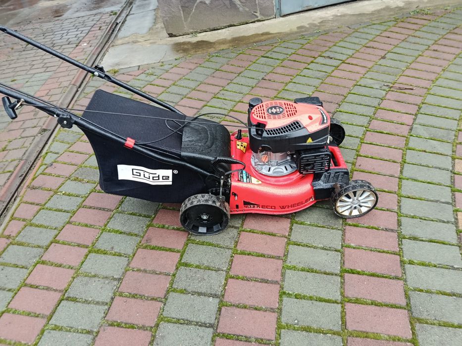 Газонокосарка Gude.