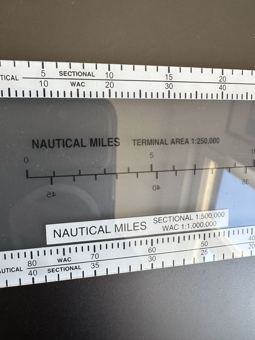 Plotter de Azimute Rotativo para cartas de Aviação