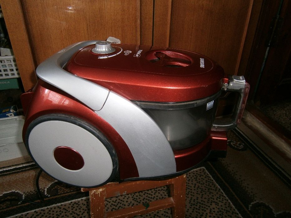 пылесос. исправный.