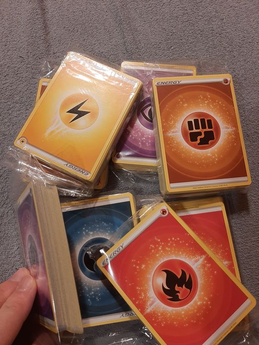 Karty pokemon TCG energię 65 szt. zafoliowane