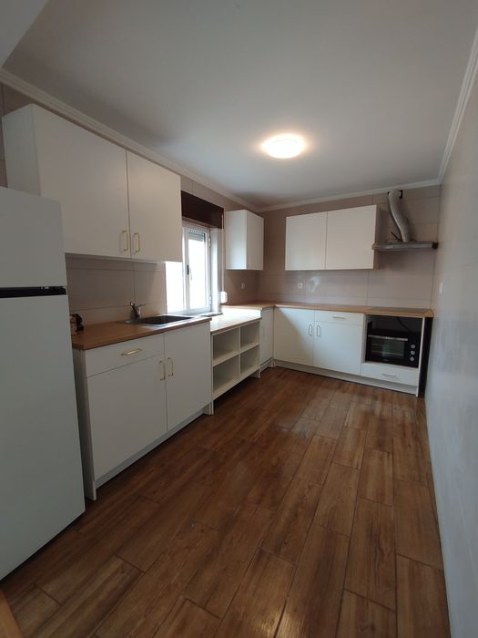 Casa T4 nova com estacionamento