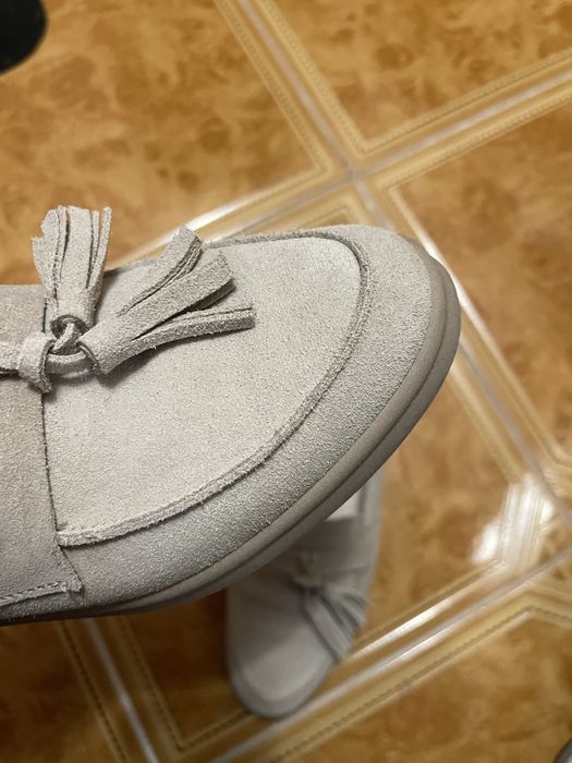 Замшеві бежеві лофери