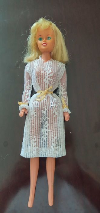 Boneca bar Bie roupa branca cabelo médio 10€