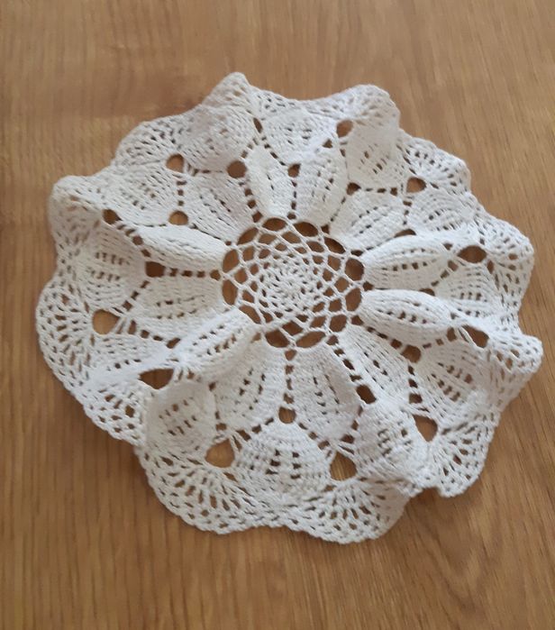 Декоративные вязаные салфетки