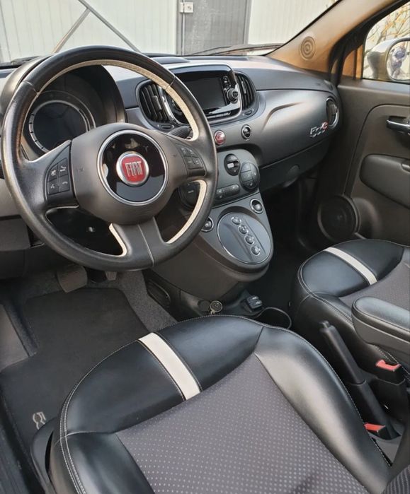 Fiat 500e 2016 року, супер компактна та шустра електричка.