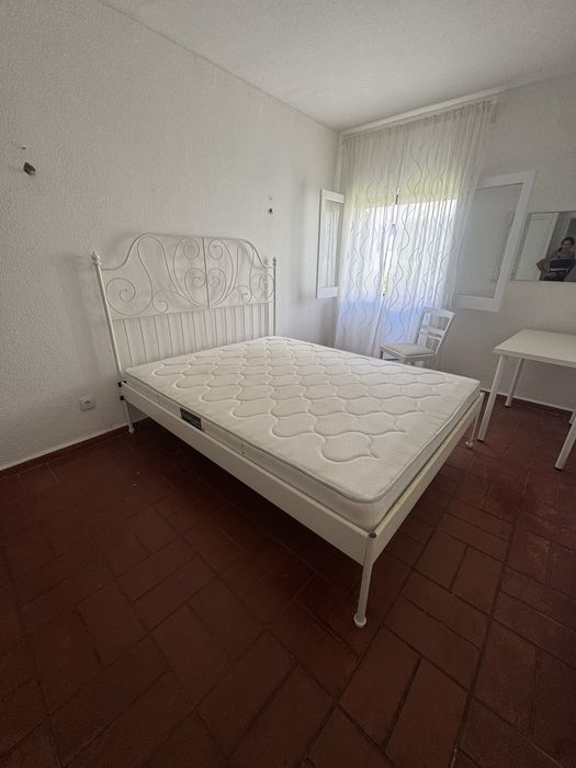 Mobilia casa, para despachar.