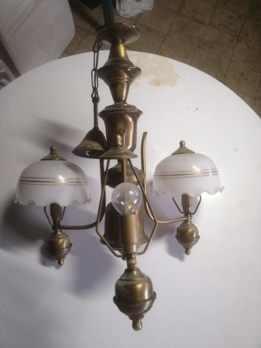 Vendo candeeiro latão com três lâmpadas