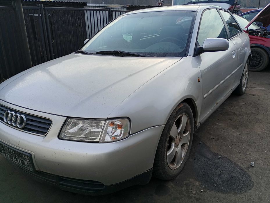 Audi A3 8L 1,9  zderzak przedni, części transport Fv dostawa, części