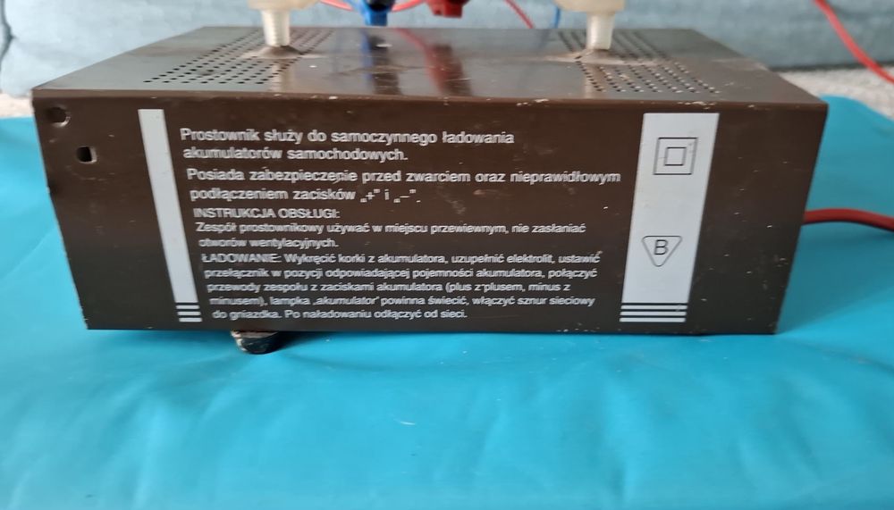 Prostownik samochodowy  12 v. / 6  v .