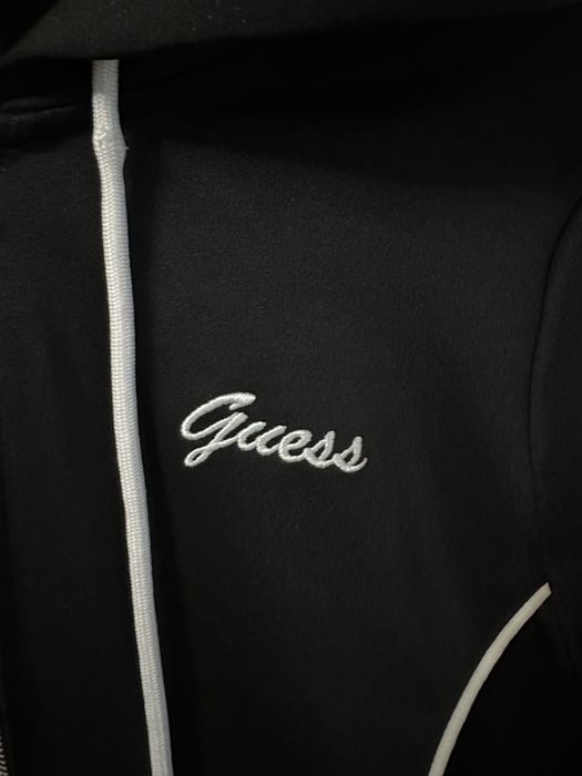 Оригінальний спортивний костюм Guess