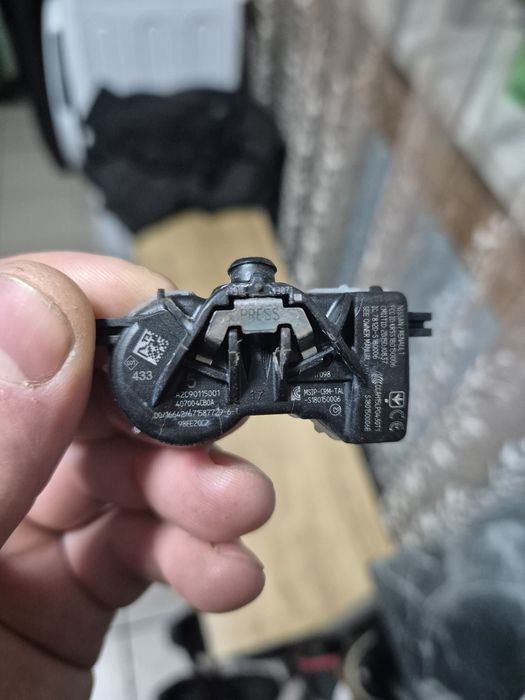 Продам датчик тиску в шинах