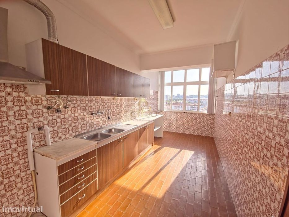 Apartamento T3 com Vista Rio em Sacavém