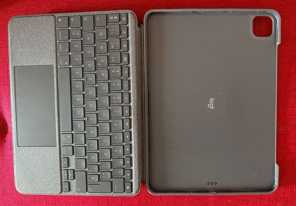 iPad Pro 11" M1 Cinzento Sideral - Wi-fi + Capa teclado Logitech