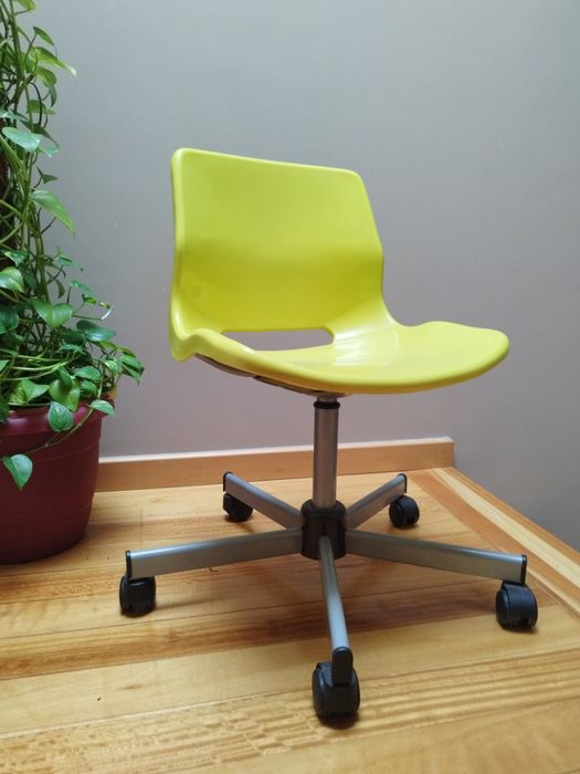 Cadeira com rodas para escritório