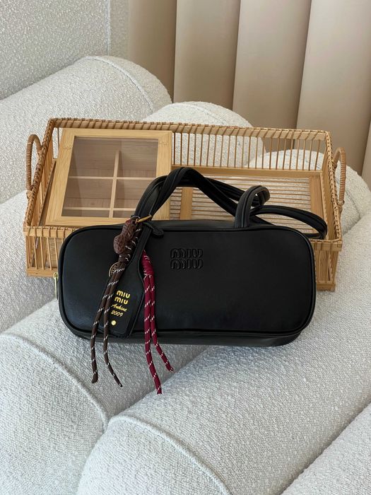 Сумка Miu Miu багет з брелком  на плечо Миу Миу  клатч