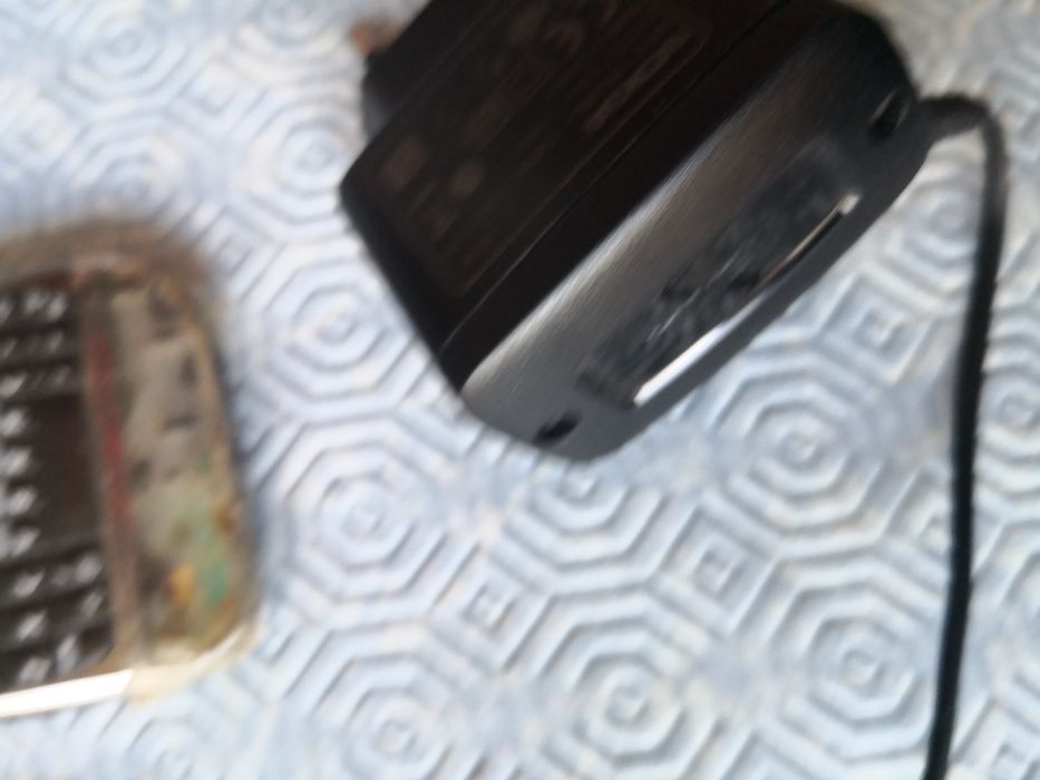Nokia E71 Cizento a funcionar. Bloqueado Meo. Possui uma peça partida.