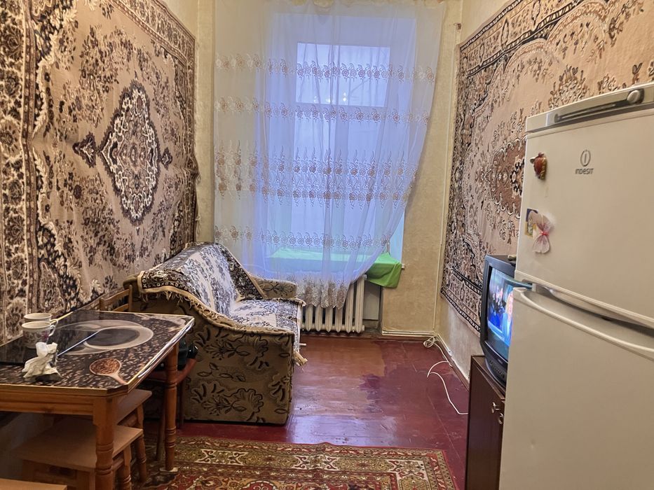 Льва Толстого/Нежинская. Центр, комната в комуне